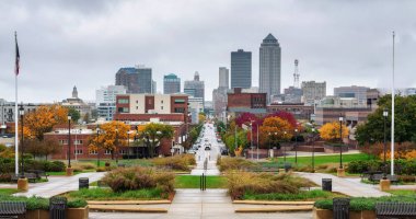 Şehir merkezindeki Des Moines Iowa eyalet başkenti görüntülendi