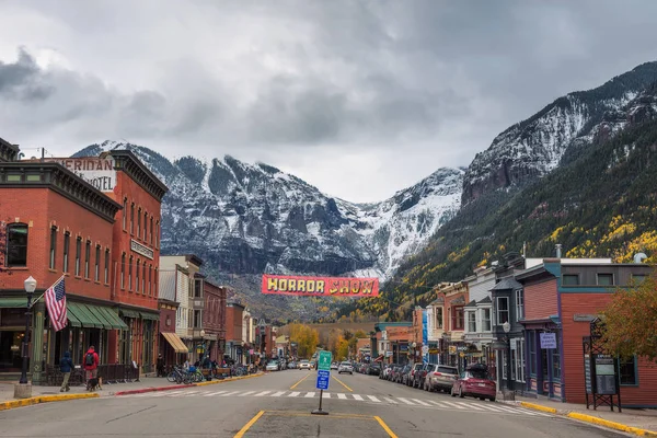 Colorado Avenue w Telluride, widokiem na góry San Joan — Zdjęcie stockowe