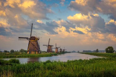 Günbatımı üzerinde doğal, Hollanda tarihi yel değirmenleri