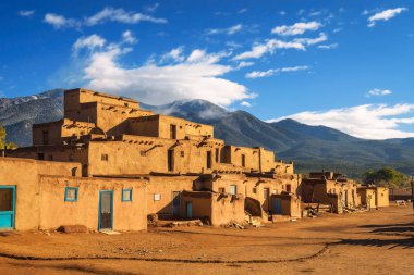 Eski konut Taos Pueblo, New Mexico