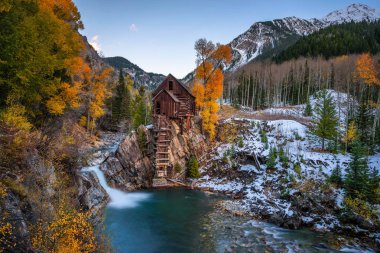 Colorado Crystal fabrikasında denilen tarihi ahşap elektrik santrali
