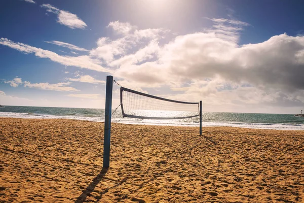 Plážový volejbal sítě na pláži Corona del Mar stát poblíž Los Angeles — Stock fotografie