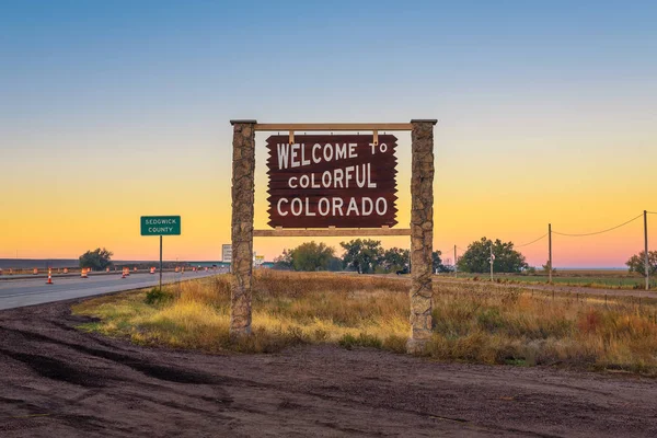 Welcome to colorful Colorado street sign along Interstate I-76 — Stock Photo, Image