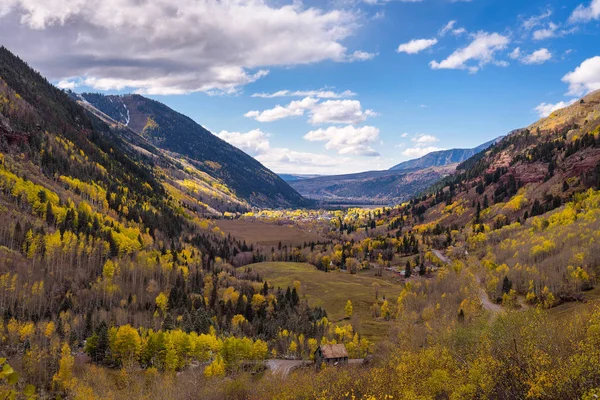 Vista aérea de Telluride, Colorado en otoño — Foto de Stock
