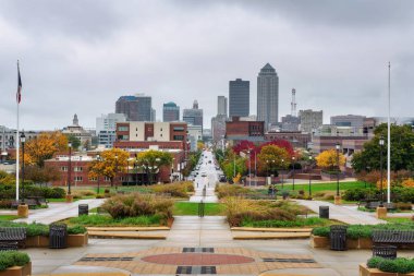 Şehir merkezindeki Des Moines Iowa eyalet başkenti görüntülendi