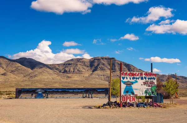 E-T- Fresh Jerky store located on the Extraterrestrial Highway — Stock Photo, Image