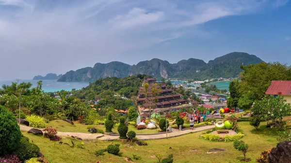 Phi Phi Таїланд Квітня 2018 Панорамний Вид Tonsai Села Гори — стокове фото