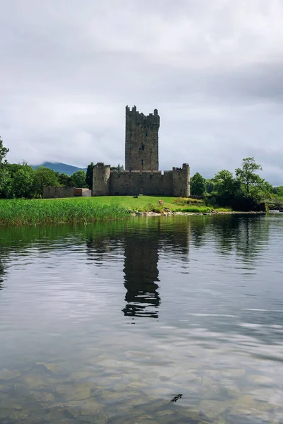 Руїни замку Росс в Ірландії — стокове фото