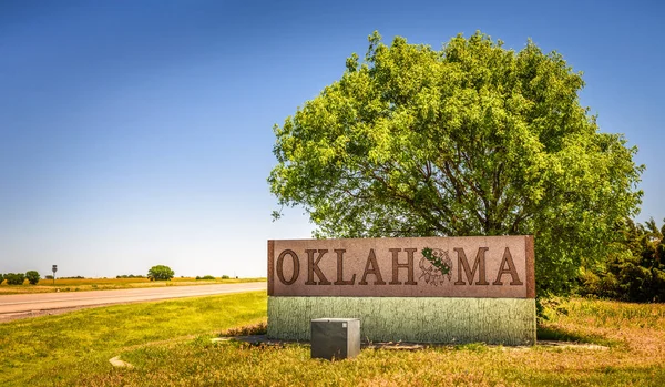 Welcome to Oklahoma road sign on I-40 — Stock Photo, Image