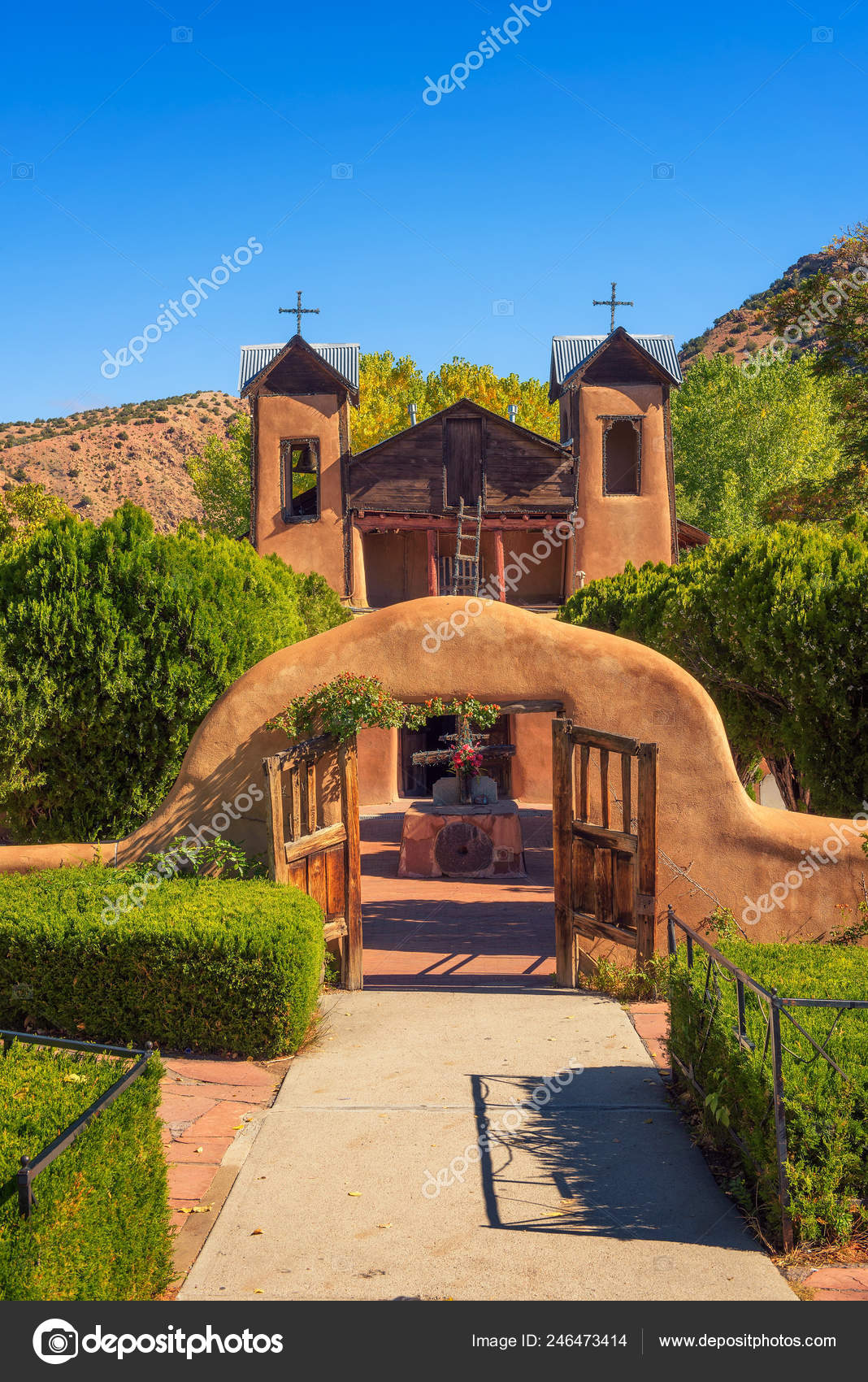 Iglesia histórica El Santuario De Chimayo en Nuevo México fotografía