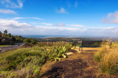 Huntington ve Newport Beach California Vista Ridge parkında her bakıldığında