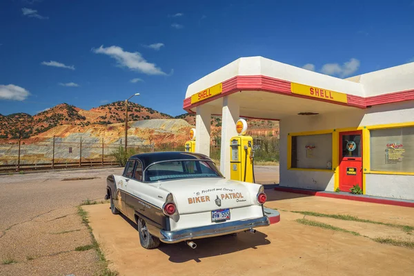 Tarihi Shell benzin istasyonunda terk edilmiş maden kasabası Lowell, Arizona — Stok fotoğraf