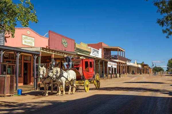 Historic Allen street with a stagecoach in Tombstone, Arizona — Stock Photo, Image