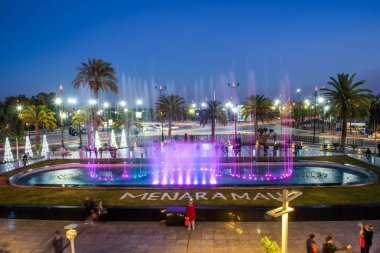 Geceleri Marakeş Menara alışveriş merkezinde bulunan çeşme şarkı