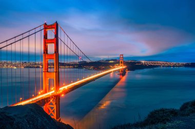 Geceleri Golden Gate Köprüsü