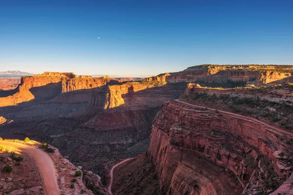 Shafer Canyon Overlook en el Parque Nacional Canyonlands, Utah al atardecer — Foto de Stock