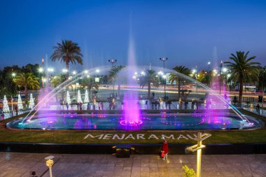 Geceleri Marakeş Menara alışveriş merkezinde bulunan çeşme şarkı