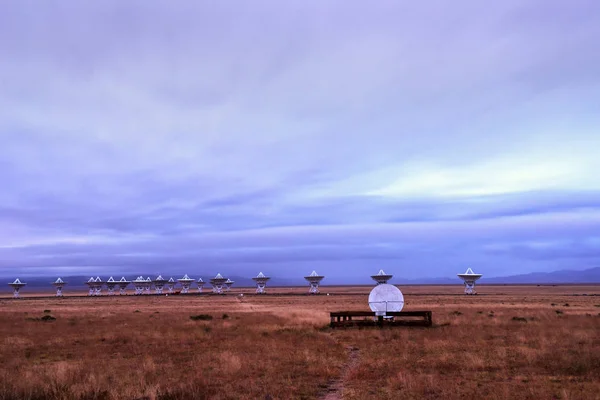 Sehr große Palette von Radioastronomie Observatorium Gerichte in New Mexico — Stockfoto