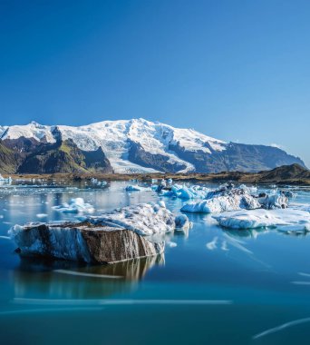 Jokulsarlon Buzul Gölü, İzlanda 'da buzdağları