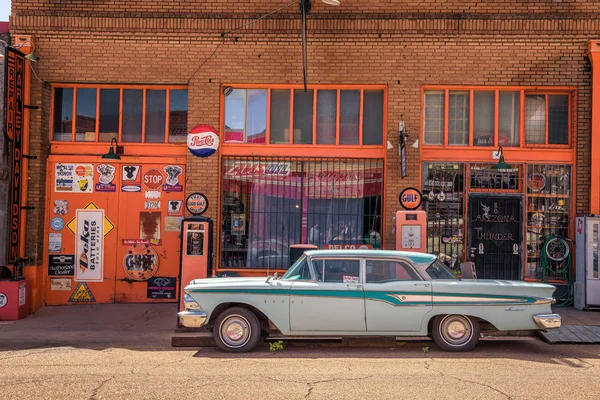 Voiture Edsel vintage dans la rue Erie à Lowell, qui fait maintenant partie de Bisbee, Arizona — Photo
