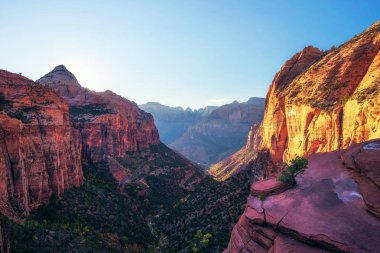 Zion Ulusal Parkı'nda Kanyon Overlook, Utah