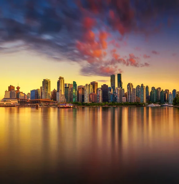 Sonnenuntergang Skyline von Vancouver Downtown vom Stanley Park — Stockfoto