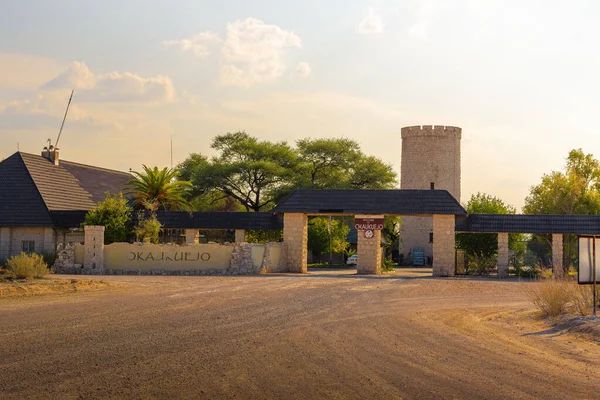 Entry gate of the Okaukuejo resort and campsite in Etosha National Park — Stock Photo, Image