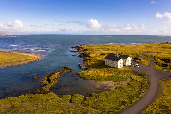 Lagune Fosshotel Glacier avec un restaurant situé sur le périphérique en Islande — Photo