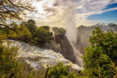 Victoria Şelalesi, Zimbabwe 'deki Zambezi Nehri' nde.
