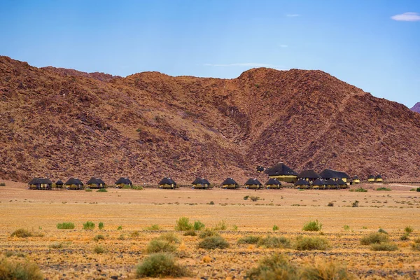 Petites cabanes dans un chalet désert près de Sossusvlei en Namibie — Photo