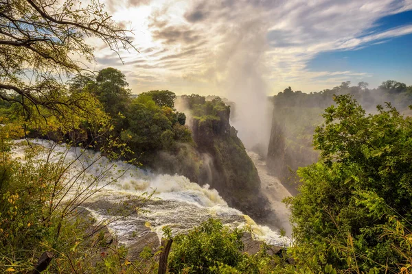 Cascate Vittoria sul fiume Zambesi nello Zimbabwe — Foto Stock