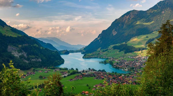 Vue aérienne de la vallée du lac Lungern en Suisse — Photo