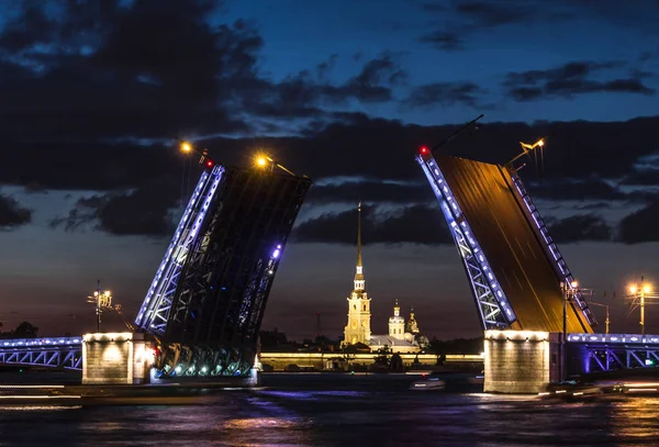 Los Famosos Puentes Levadizos San Petersburgo Drawbridge Ciudad Nocturna Ciudad — Foto de Stock