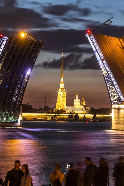 Die Berühmten Zugbrücken Von Petersburg Zugbrücke Nachtstadt Stadt Fluss Newa — Stockfoto