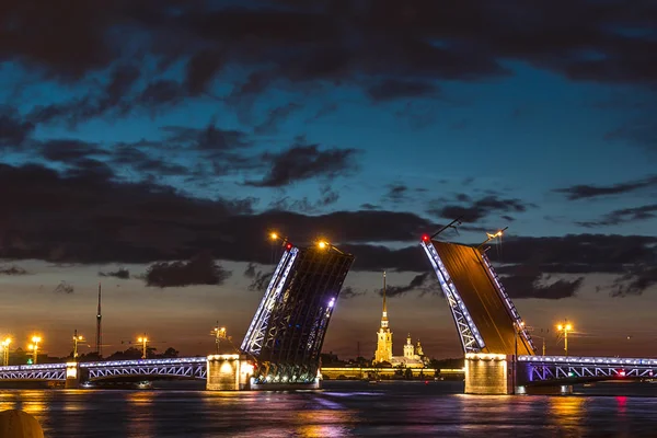 Die Berühmten Zugbrücken Von Petersburg Zugbrücke Nachtstadt Stadt Fluss Newa — Stockfoto