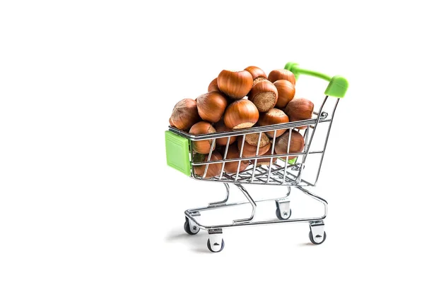 Miniaturní Vozík Supermarketu Vozík Plný Ořechů Spousta Lískových Oříšků Izolovaných — Stock fotografie