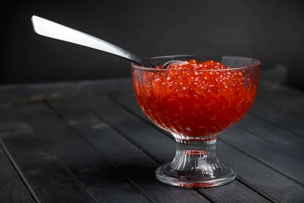 Красная Икра Стеклянной Чаше Темном Фоне — стоковое фото