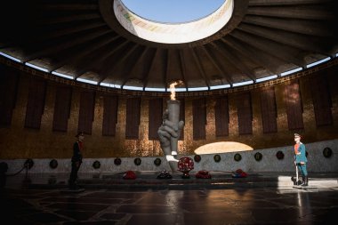 Volgograd, Rusya, 22 Eylül 2020. Mamaev Kurgan. Askeri Onur Listesi. Onur kıtası. Tarihi anıt.