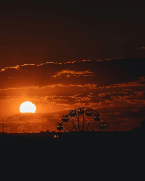 Grande Roue Dans Centre Ville Contre Coucher Soleil — Photo