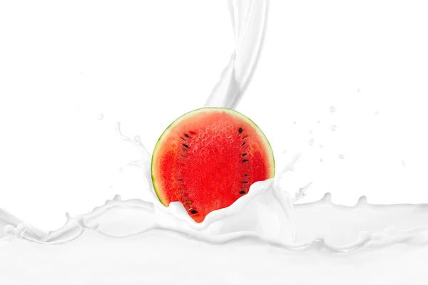 Lait Versé Sur Des Fruits Frais Pastèque Coupés Deux Avec — Photo