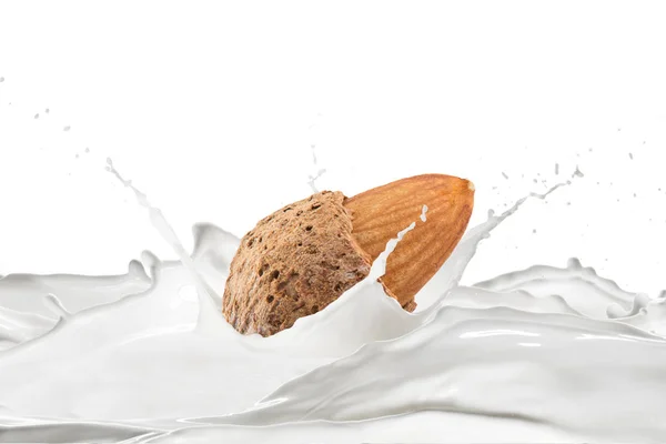 Миндаль Молоко Брызгами Белом Фоне — стоковое фото