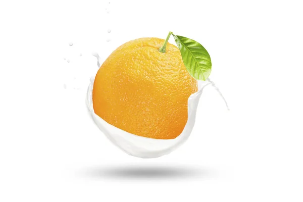 Laranja Fresca Leite Com Salpicos Fundo Branco — Fotografia de Stock