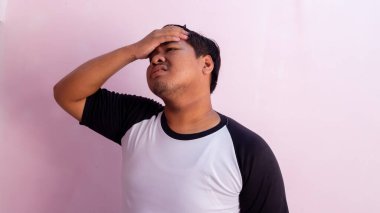 Şişman adamlar bir şeyler düşünür ve fikir sahibi olurlar.