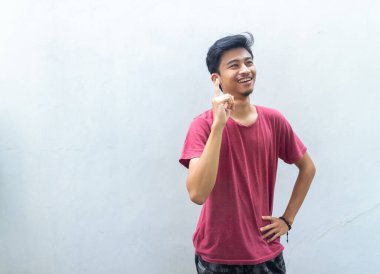 Bir şey düşünen ve fikir sahibi olan erkekler.