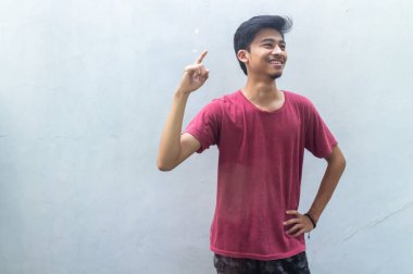 Bir şey düşünen ve fikir sahibi olan erkekler.