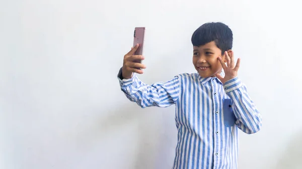 Bambino Sta Facendo Selfie — Foto Stock