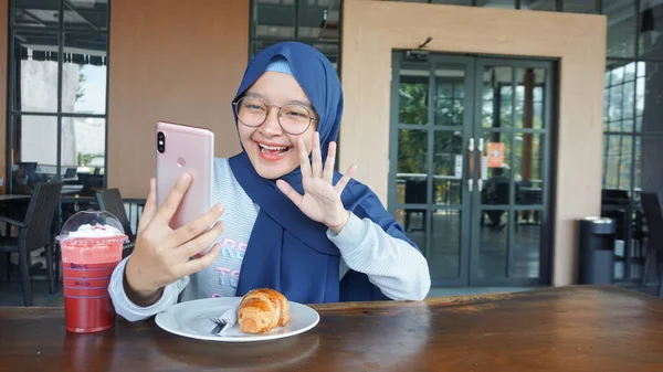 Asian Hijab Woman Video Conference Call — Stock Photo, Image