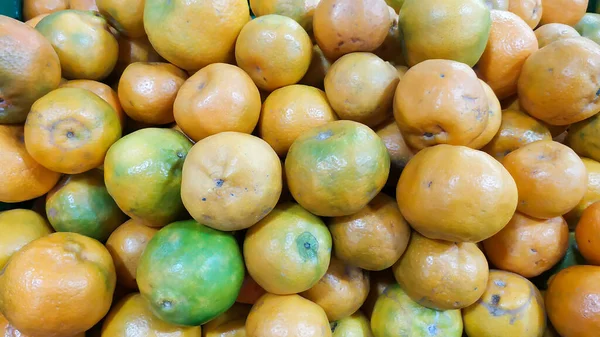 Φρέσκα Φρούτα Πορτοκαλιού Είναι Έτοιμα Φάνε Και Πουλήσουν — Φωτογραφία Αρχείου