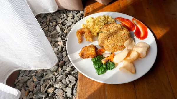 Nasi Goreng Atau Nasi Goreng Dengan Telur Orak Arik Ayam — Stok Foto