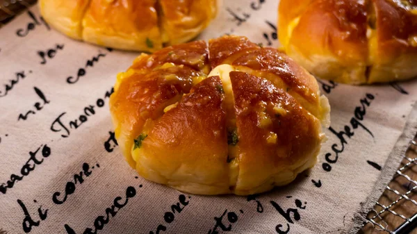 Korean Garlic Cream Cheese Bread (Yugjjog Maneulppang) is Popular Street Food in Korea. Made from Bread Bun, Cream Cheese, Garlic, Parsley, and Honey